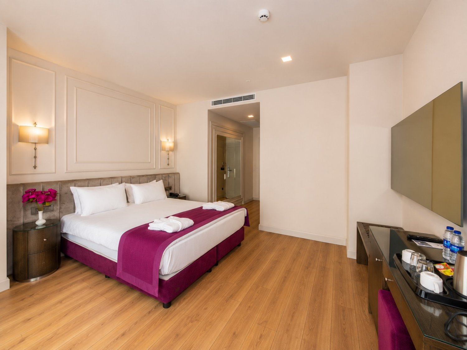 Comfort Room with City View